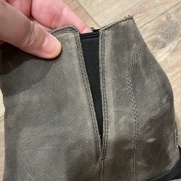Sorel Ankle Boots Style Joan of Arctic Wedge Ankle Bootie! Grey Leather, Size 9! - Picture 10 of 11
